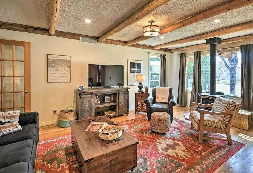 Pet Friendly Clovis Home: Yard, Pergola & Hot Tub