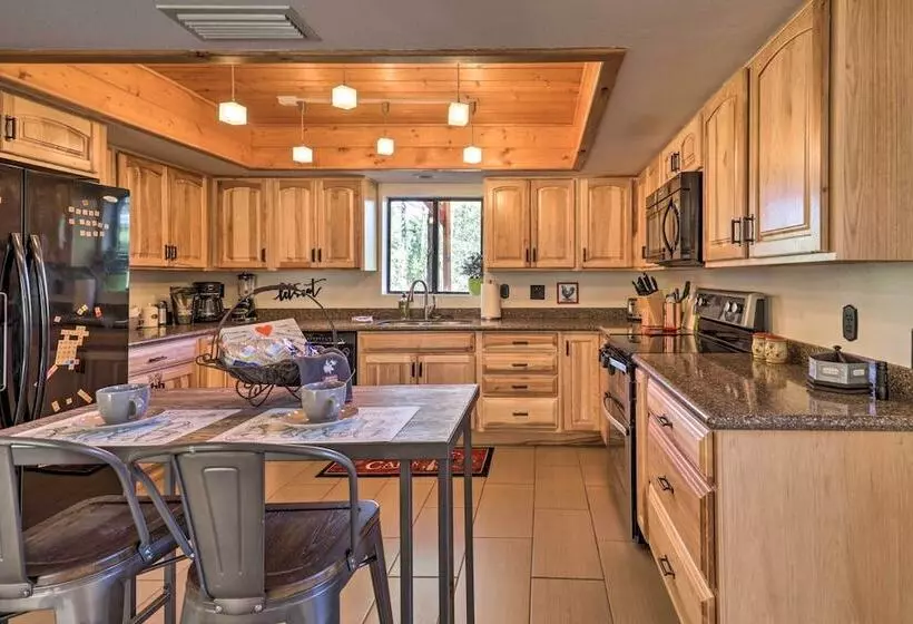 Prescott Cabin W/ Gas Grill ~ 3 Mi To Downtown!