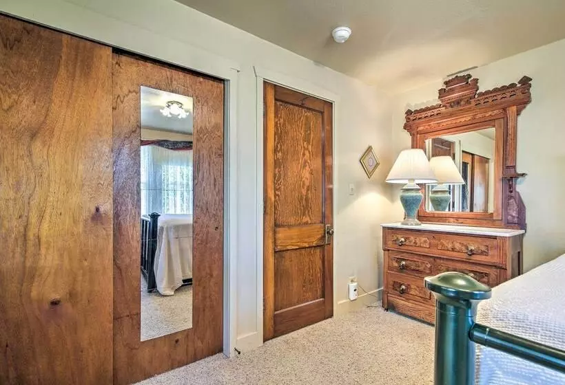 Quaint Stockton Escape Near Community Park!