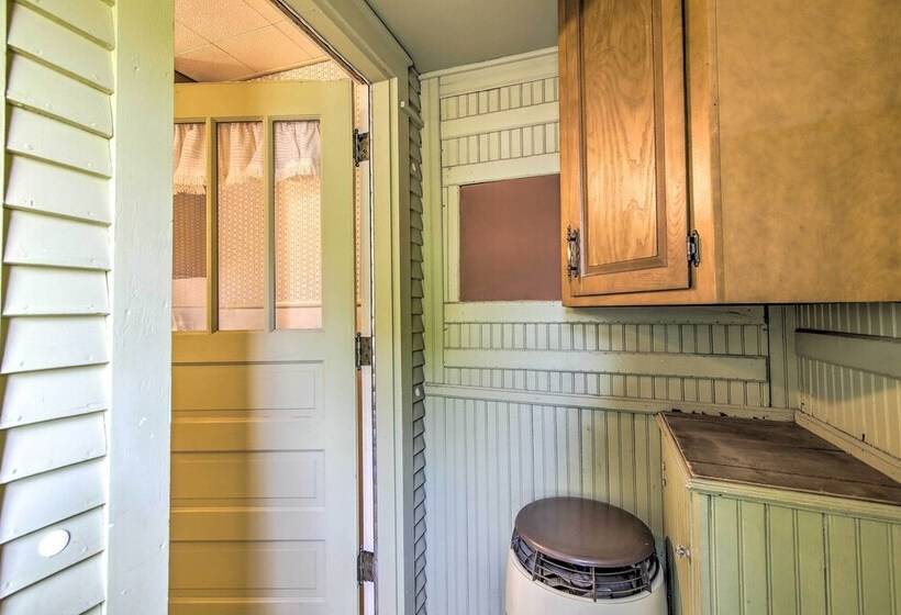 Quaint Stockton Escape Near Community Park!