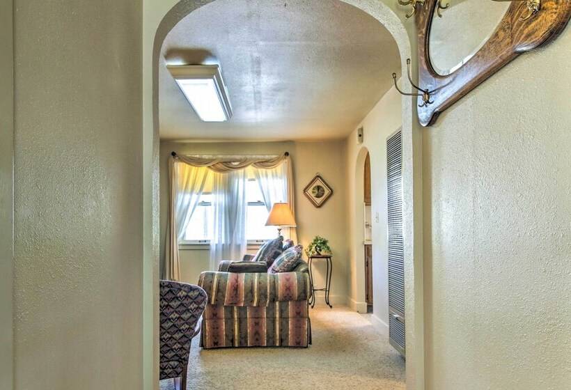 Quaint Stockton Escape Near Community Park!