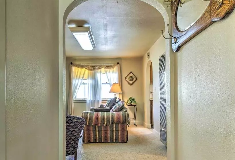 Quaint Stockton Escape Near Community Park!