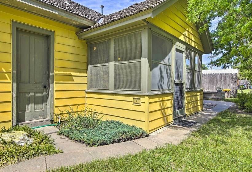 Quaint Stockton Escape Near Community Park!