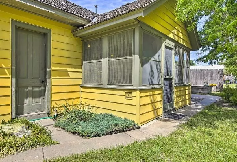 Quaint Stockton Escape Near Community Park!