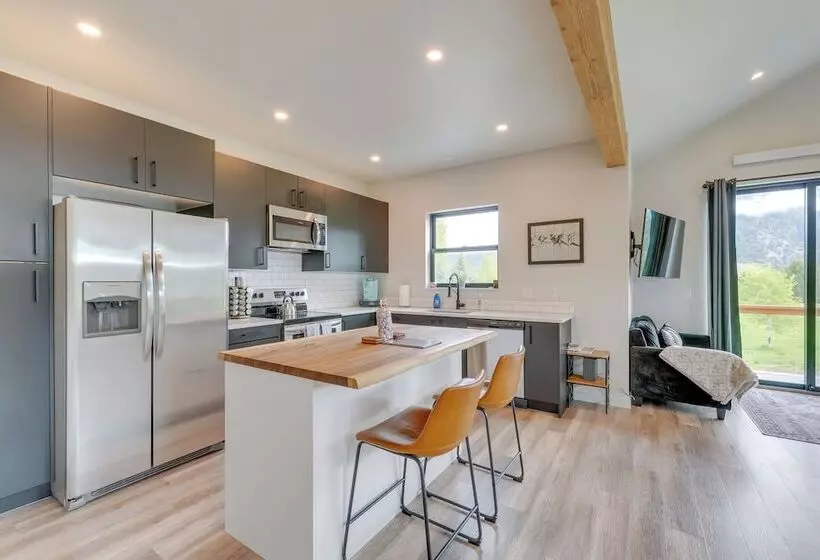 Quiet Alpine Hideaway W/ Panoramic Mountain Views!