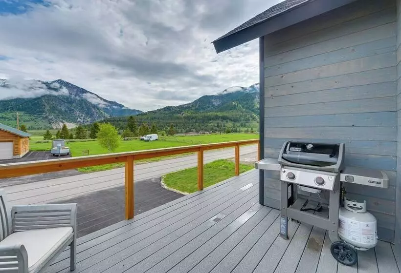 Quiet Alpine Hideaway W/ Panoramic Mountain Views!