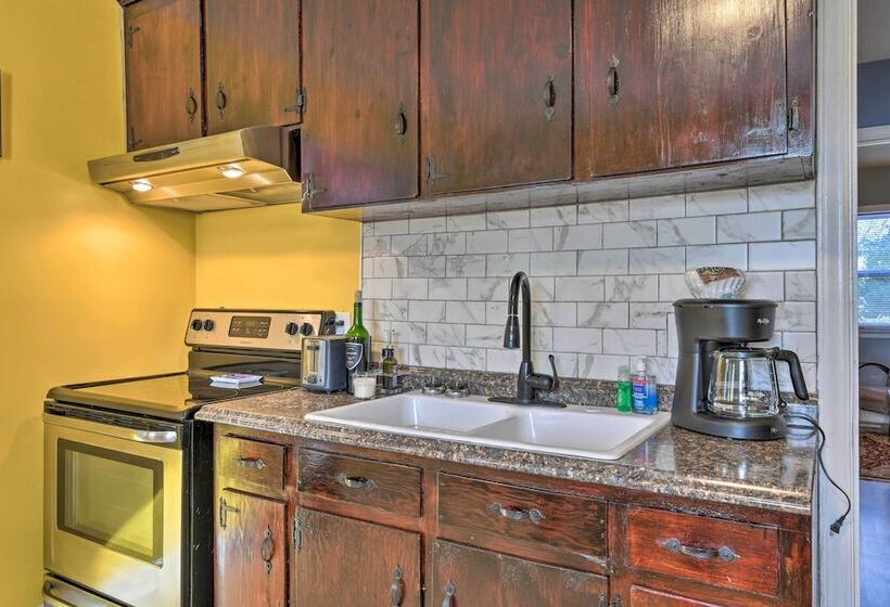 Renovated Charlotte Bungalow 3 Mi To Downtown!