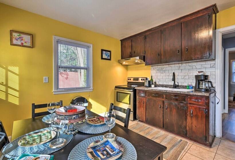 Renovated Charlotte Bungalow 3 Mi To Downtown!