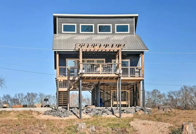 River Time Cabin W/ Games + Outdoor Oasis!