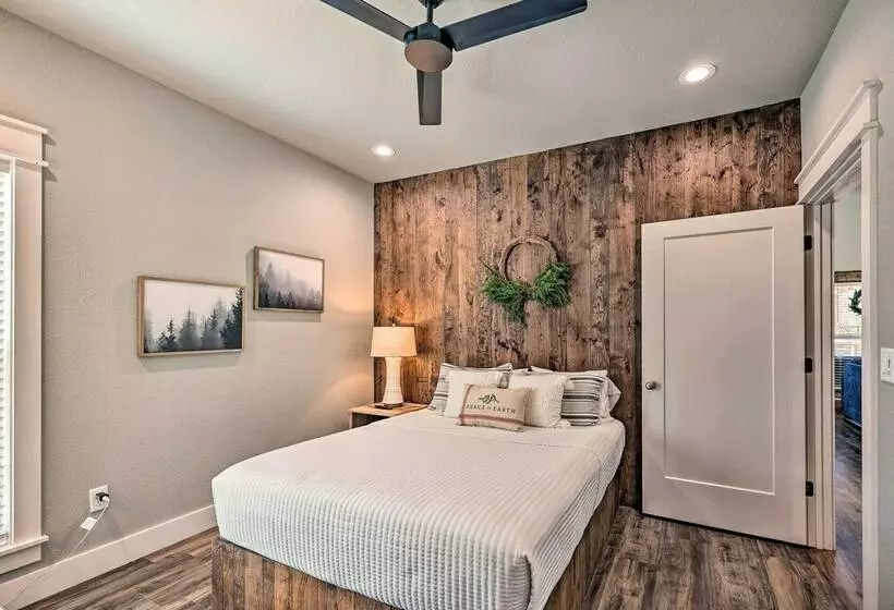 River Time Cabin W/ Games + Outdoor Oasis!