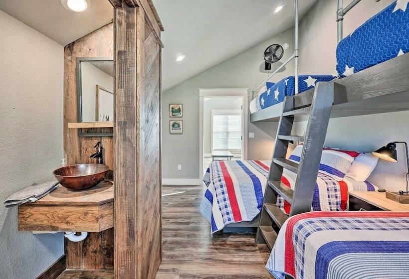 River Time Cabin W/ Games + Outdoor Oasis!