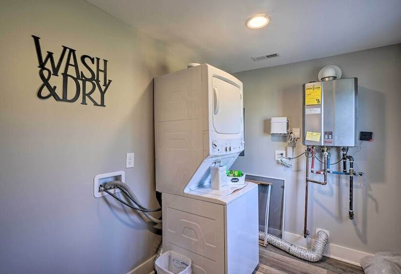 Scenic Home On 20 Acre Farm: Families Welcome