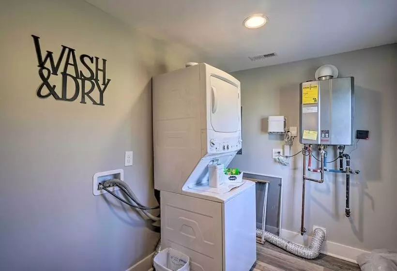 Scenic Home On 20 Acre Farm: Families Welcome