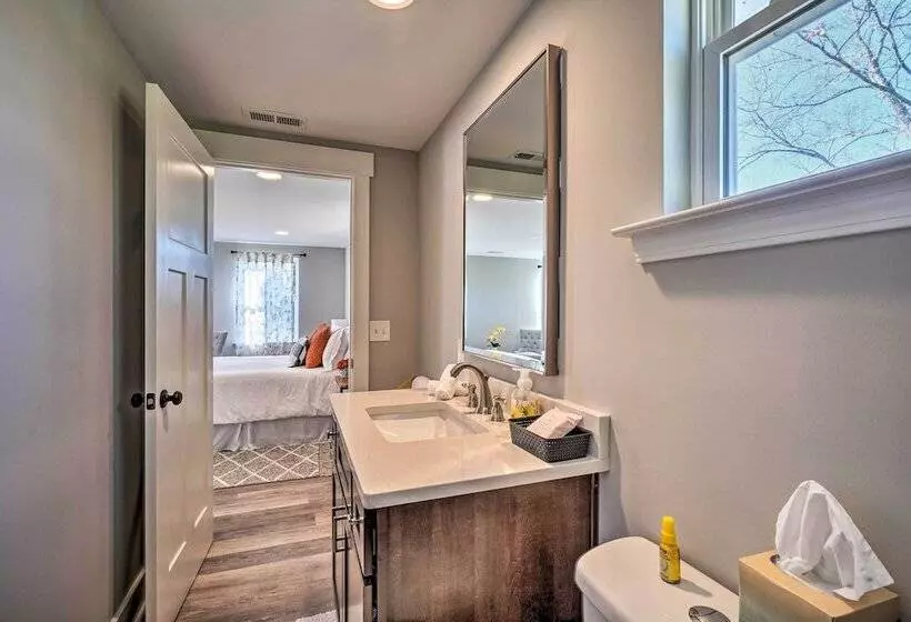 Scenic Home On 20 Acre Farm: Families Welcome