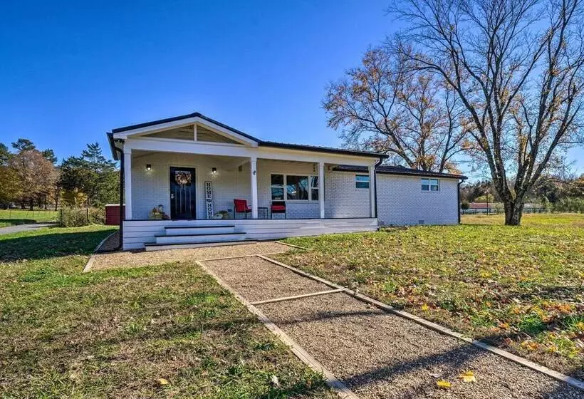 Scenic Home On 20 Acre Farm: Families Welcome
