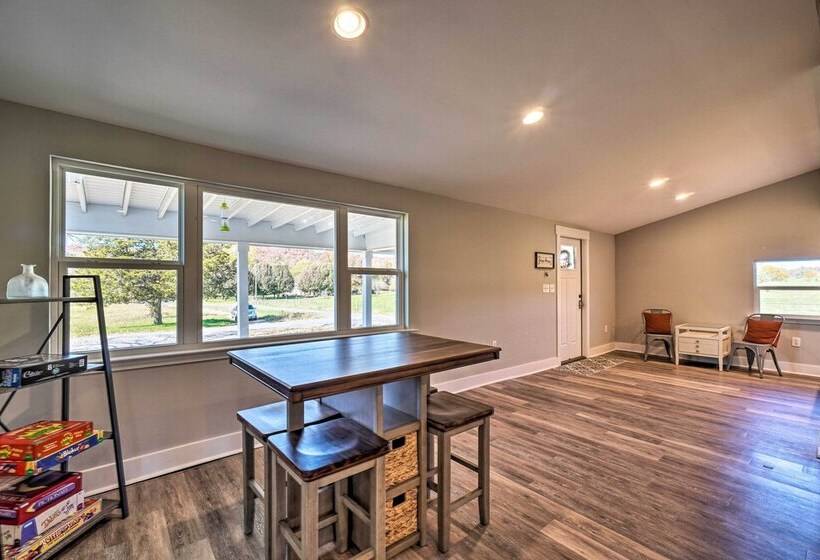 Scenic Home On 20 Acre Farm: Families Welcome