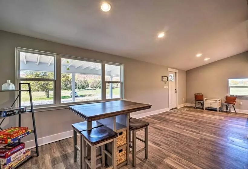 Scenic Home On 20 Acre Farm: Families Welcome