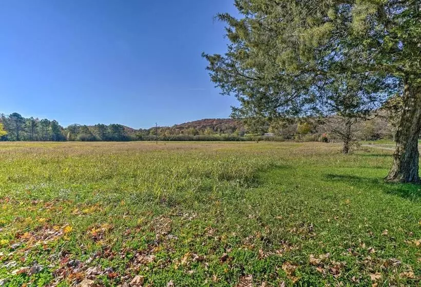 Scenic Home On 20 Acre Farm: Families Welcome