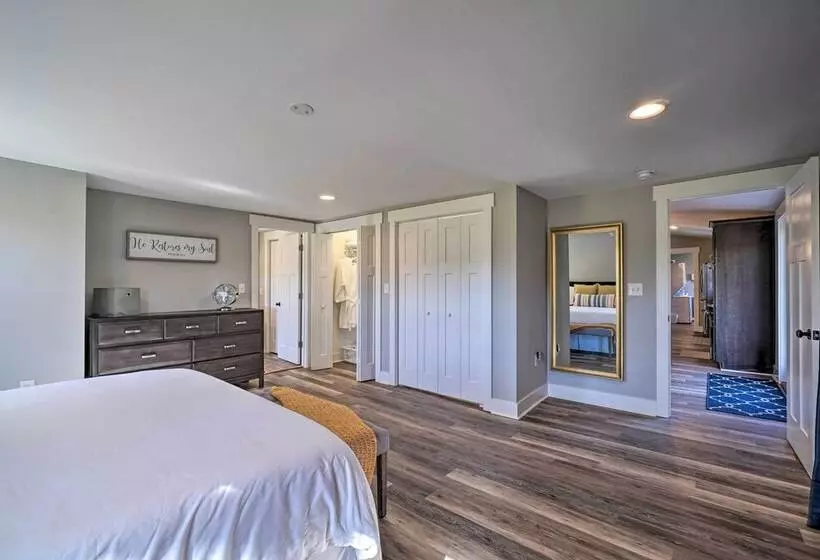 Scenic Home On 20 Acre Farm: Families Welcome