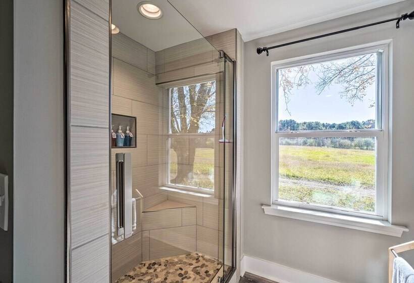 Scenic Home On 20 Acre Farm: Families Welcome