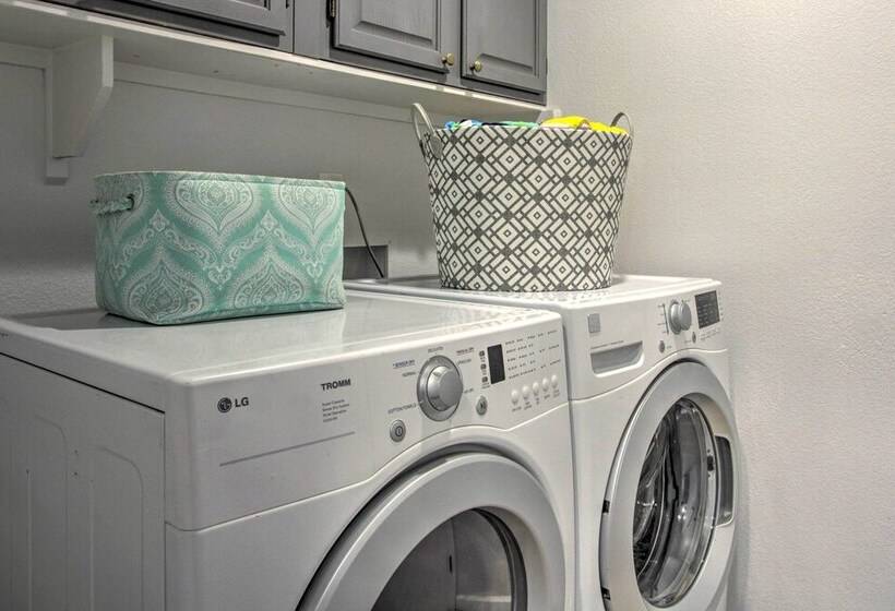 Pet Friendly Scottsdale Oasis W/ Pool & Bbq!