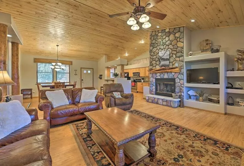 < 4 Mi To Fool Hollow Lake: Cabin W/ Tranquil Deck