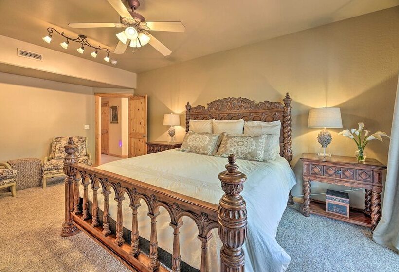 Show Low Escape < 2 Mi To Hikes, Shops & More!