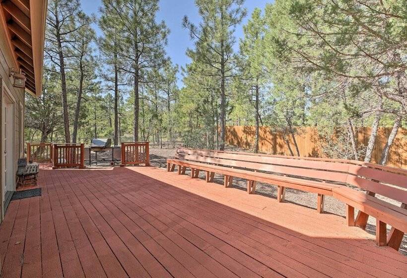 Show Low Escape < 2 Mi To Hikes, Shops & More!