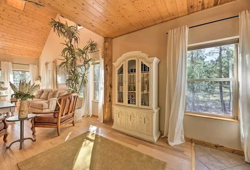 Show Low Escape < 2 Mi To Hikes, Shops & More!