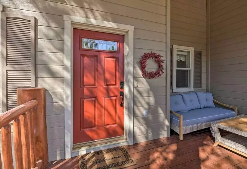 Show Low Escape < 2 Mi To Hikes, Shops & More!