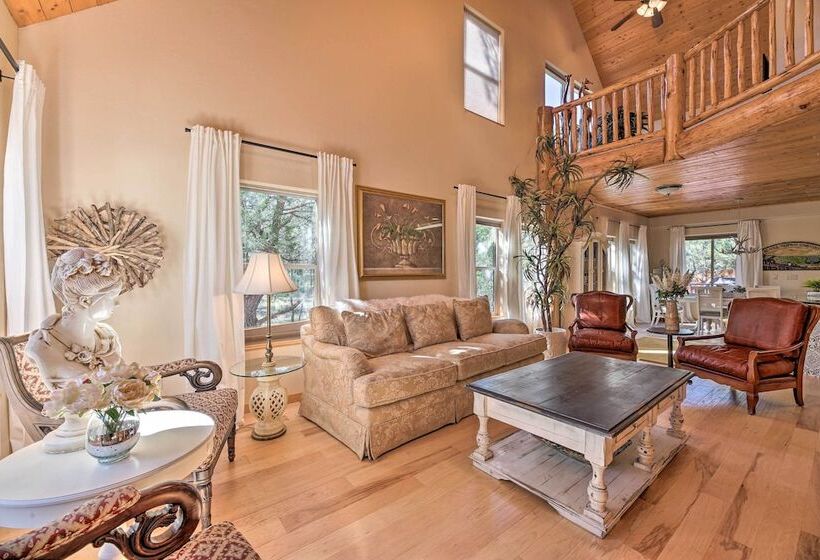 Show Low Escape < 2 Mi To Hikes, Shops & More!