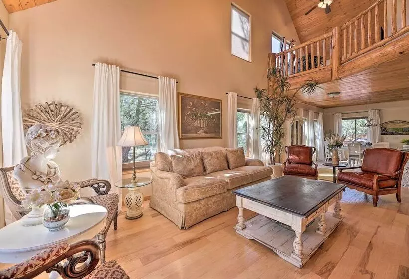 Show Low Escape < 2 Mi To Hikes, Shops & More!