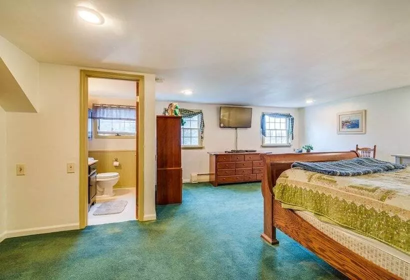 Sodus Point Vacation Rental: Steps To Lake Ontario