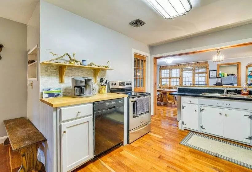 Sodus Point Vacation Rental: Steps To Lake Ontario