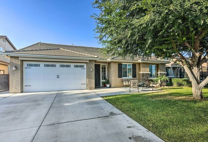 Spacious Bakersfield Home W/ Outdoor Pool!