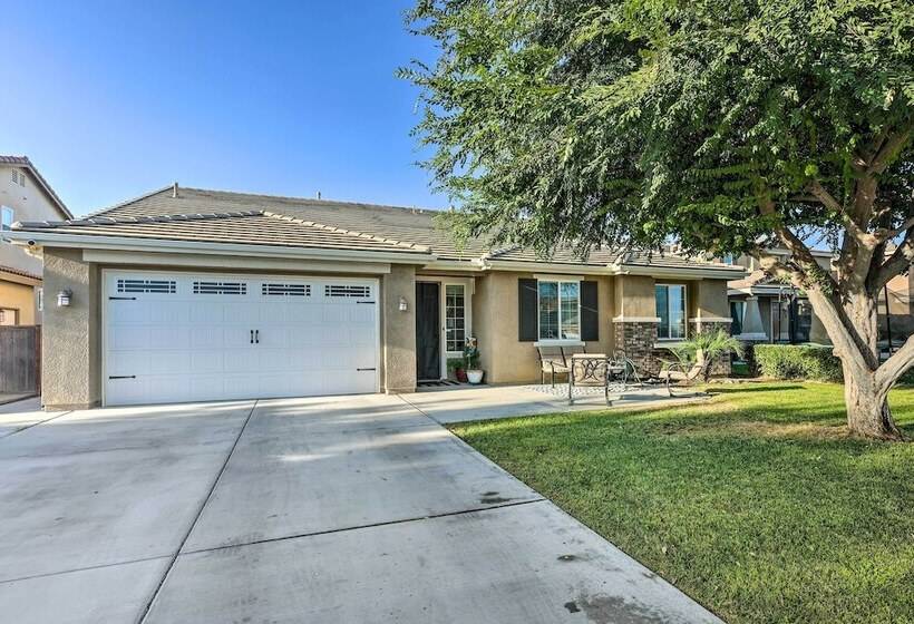 Spacious Bakersfield Home W/ Outdoor Pool!