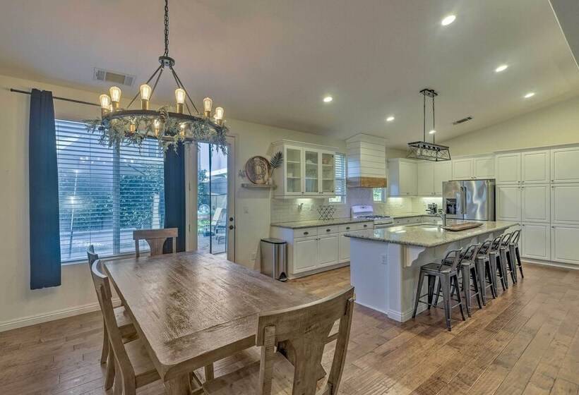 Spacious Bakersfield Home W/ Outdoor Pool!