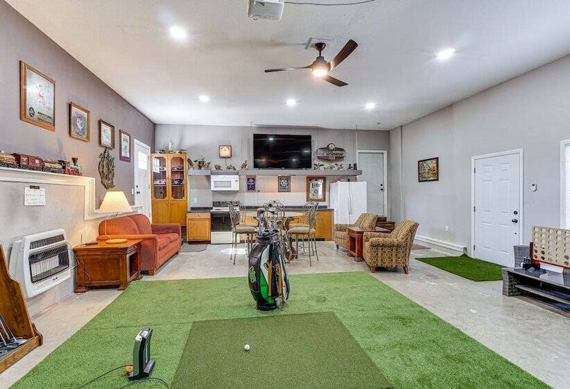 Spacious Lake Of The Ozarks Escape W/ Deck & Views