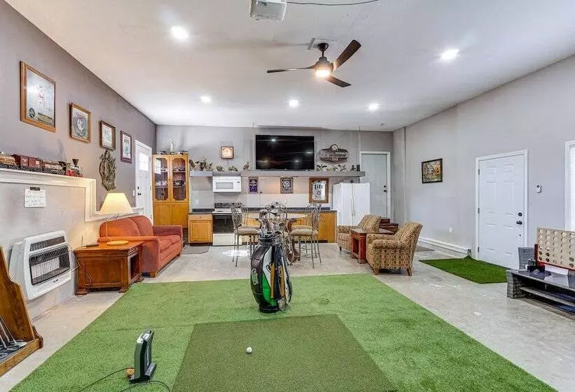 Spacious Lake Of The Ozarks Escape W/ Deck & Views