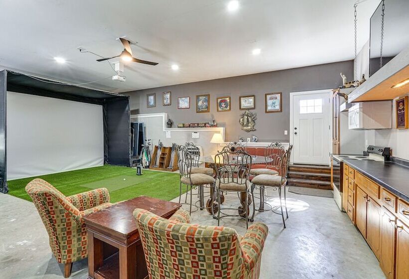 Spacious Lake Of The Ozarks Escape W/ Deck & Views