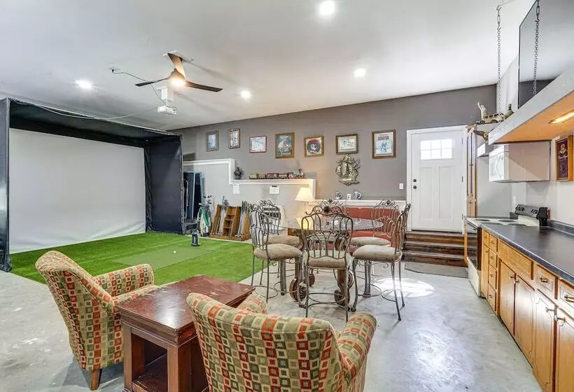 Spacious Lake Of The Ozarks Escape W/ Deck & Views