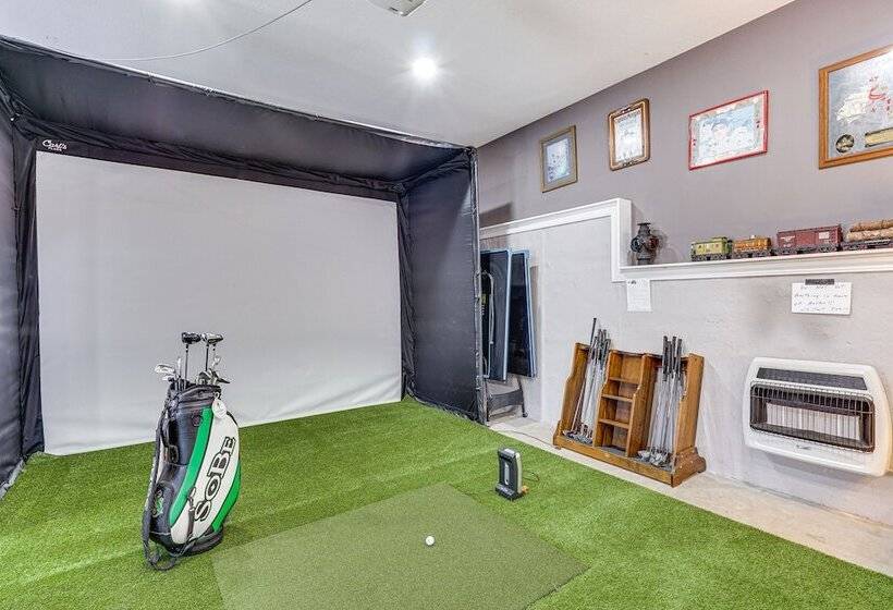 Spacious Lake Of The Ozarks Escape W/ Deck & Views