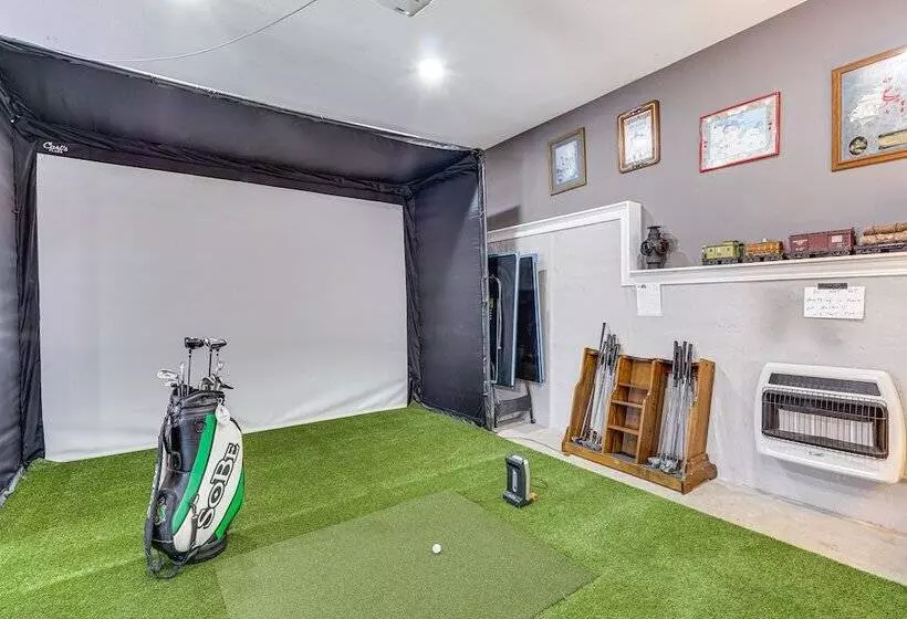 Spacious Lake Of The Ozarks Escape W/ Deck & Views