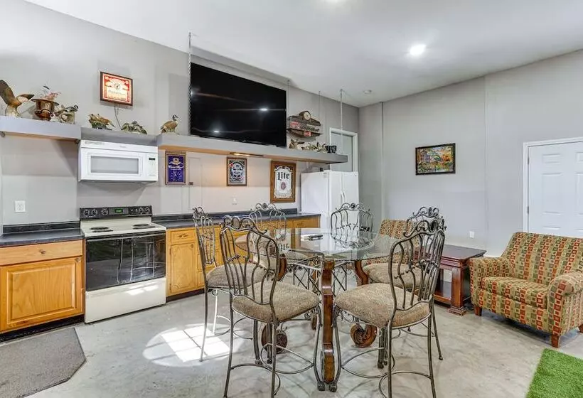 Spacious Lake Of The Ozarks Escape W/ Deck & Views