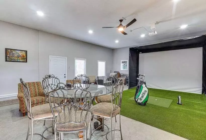 Spacious Lake Of The Ozarks Escape W/ Deck & Views