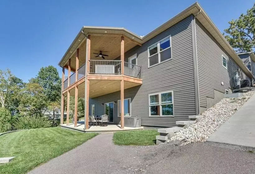 Spacious Lake Of The Ozarks Escape W/ Deck & Views