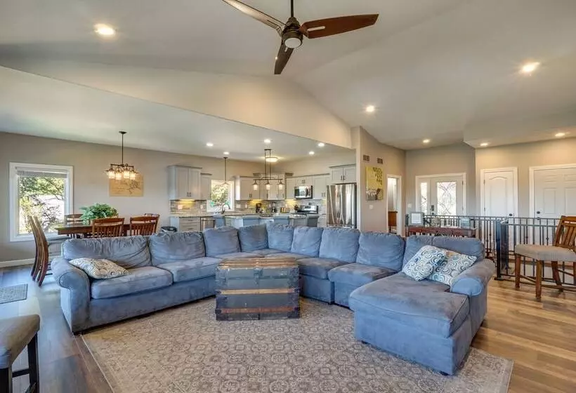 Spacious Lake Of The Ozarks Escape W/ Deck & Views