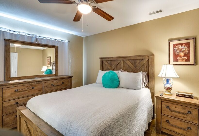 Spacious Lake Of The Ozarks Escape W/ Deck & Views