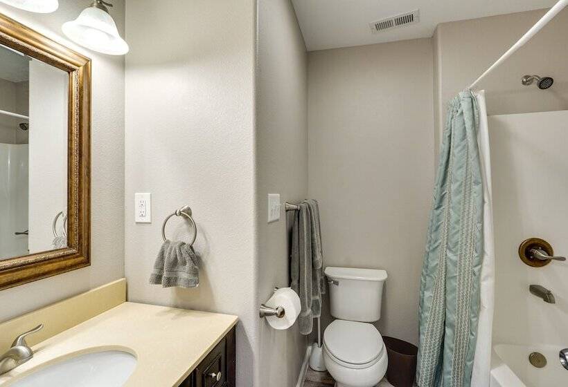 Spacious Lake Of The Ozarks Escape W/ Deck & Views