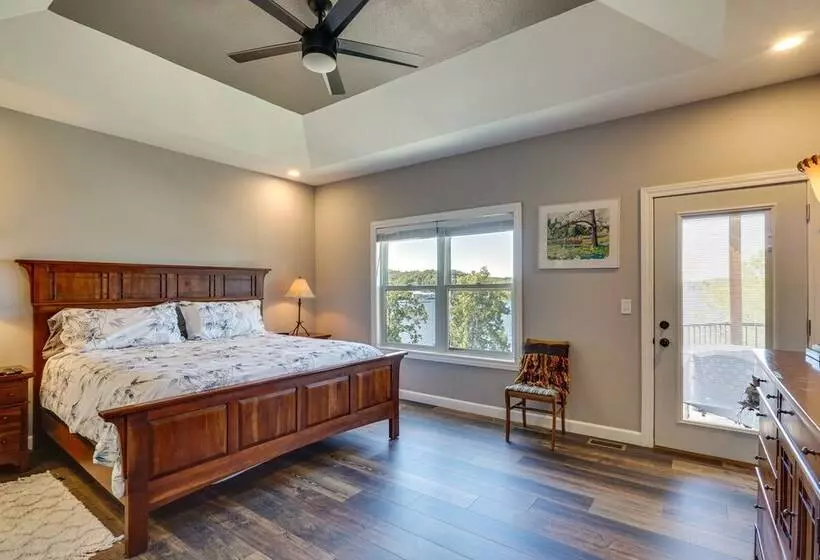 Spacious Lake Of The Ozarks Escape W/ Deck & Views